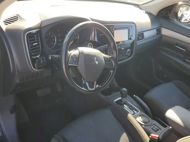 Used 2016 Mitsubishi Outlander FWD image 19
