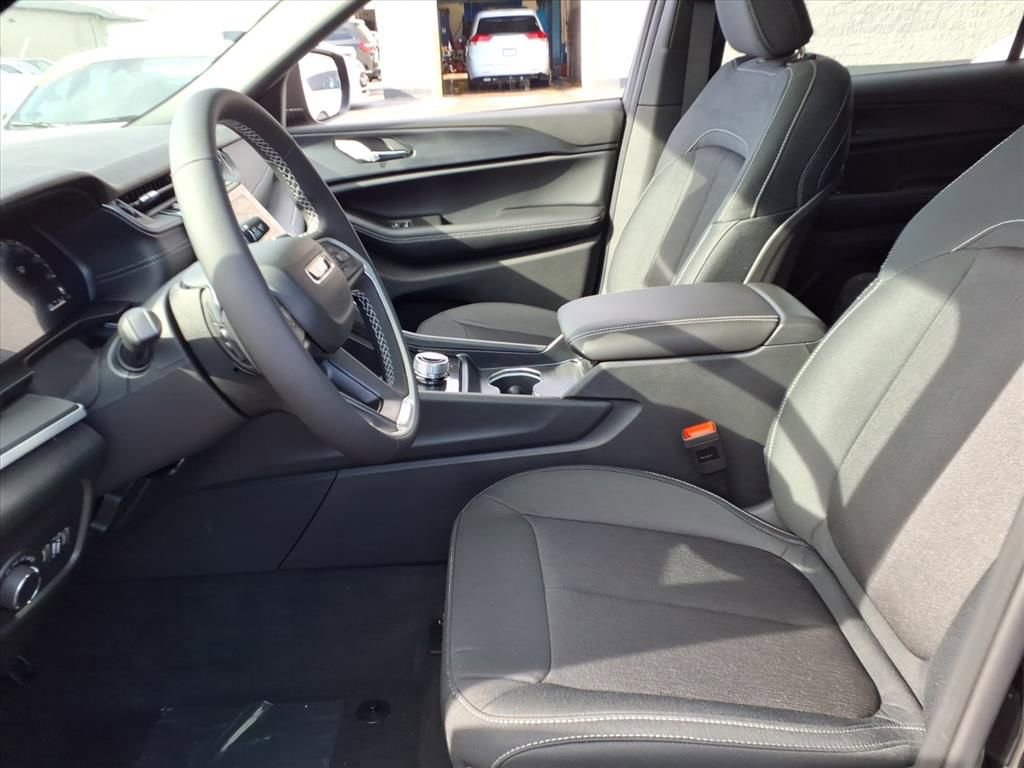 New 2025 Jeep Grand Cherokee L Laredo image 14