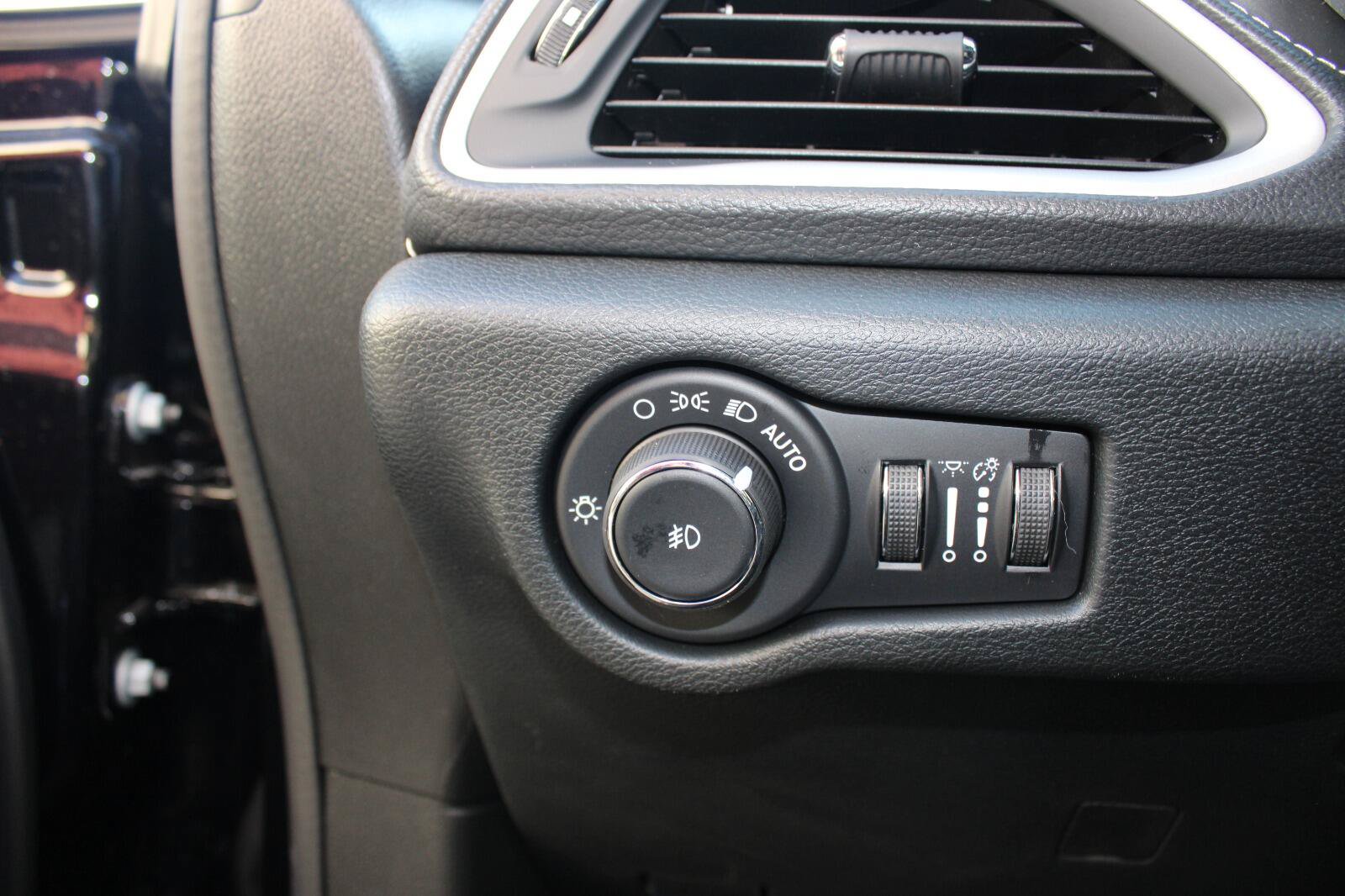 New 2026 Chrysler Pacifica Select w/ S Appearance Package FWD image 11