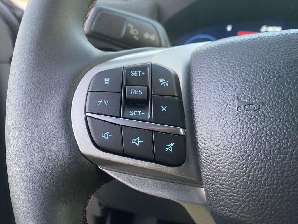 New 2025 Ford Explorer Active image 30