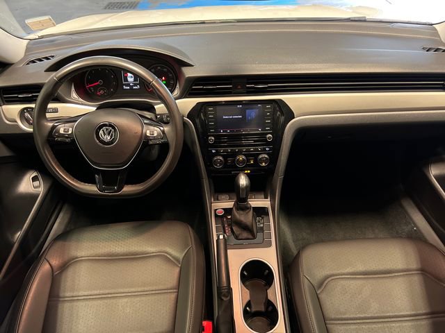 Used 2022 Volkswagen Passat 2.0T SE FWD image 18