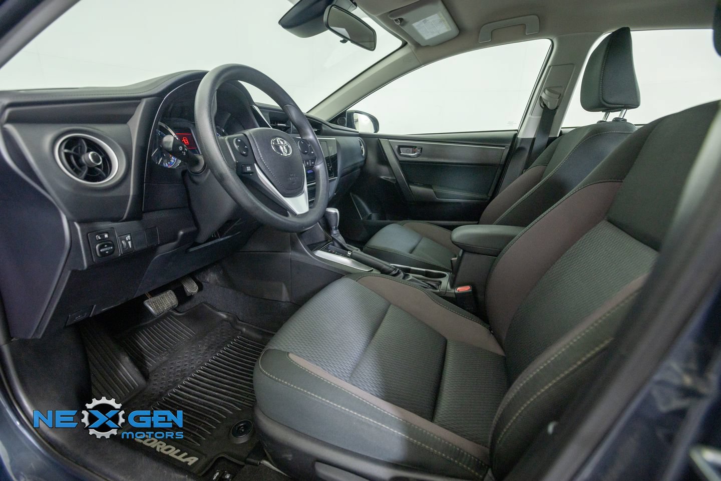 Used 2018 Toyota Corolla LE FWD image 10