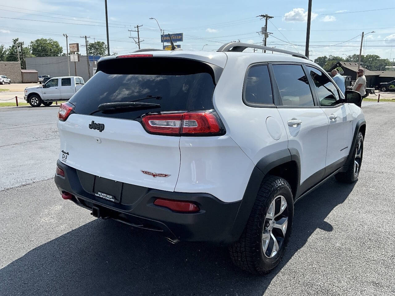 Used 2014 Jeep Cherokee Trailhawk w/ Comfort/Convenience Group AWD/4WD image 5