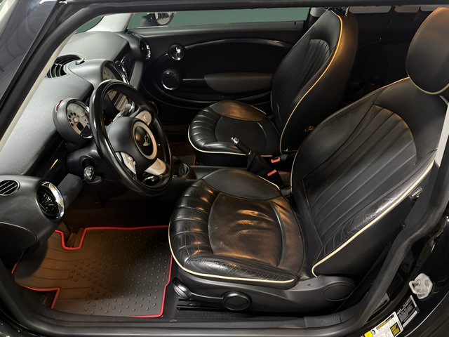 Used 2010 MINI Cooper Clubman Hardtop FWD image 12