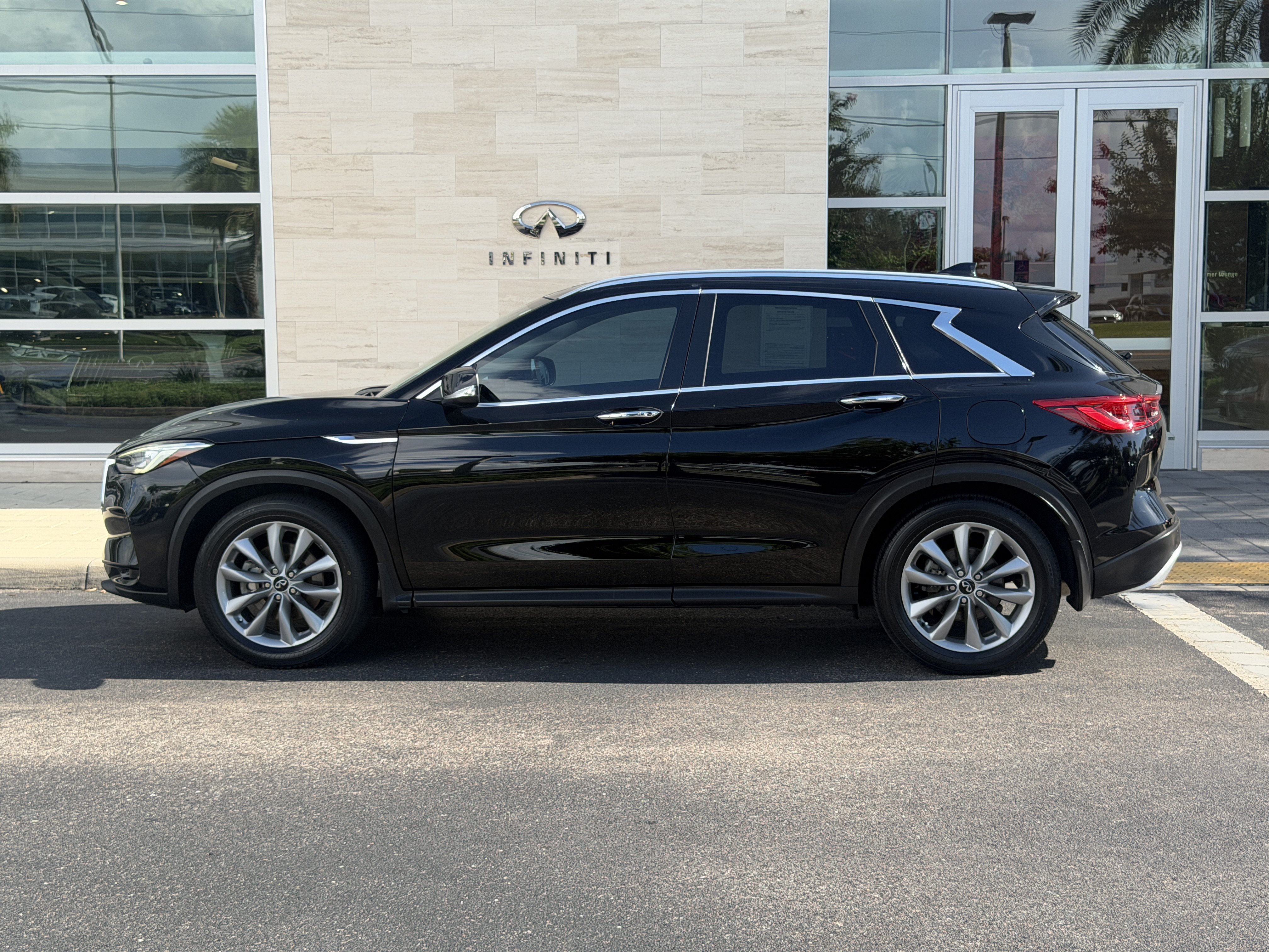 Certified 2021 INFINITI QX50 Essential FWD image 4