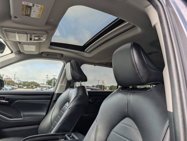 Used 2022 Toyota Highlander XLE AWD/4WD image 27