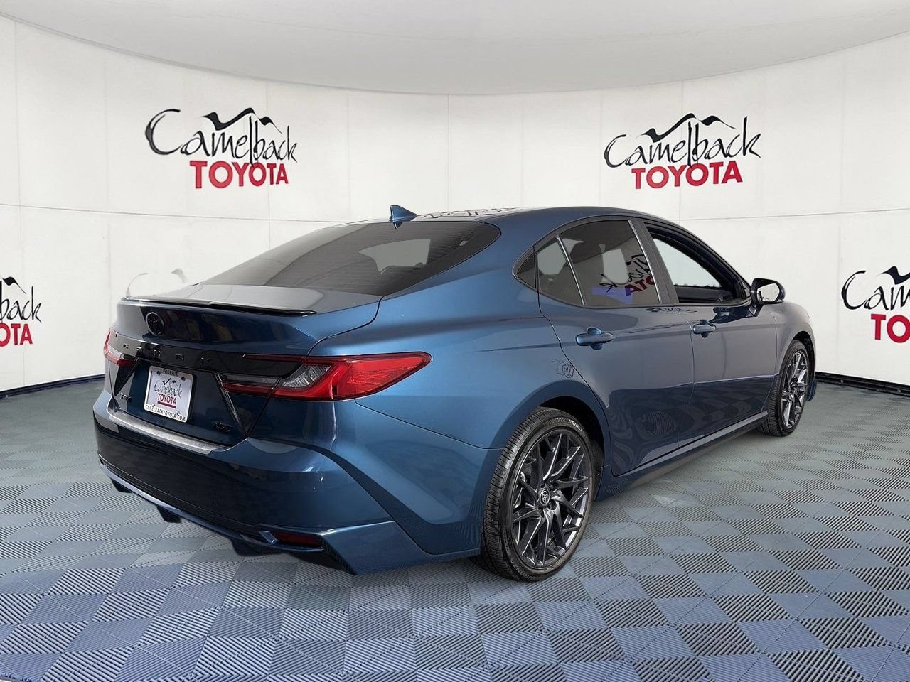 Used 2025 Toyota Camry XSE FWD image 8