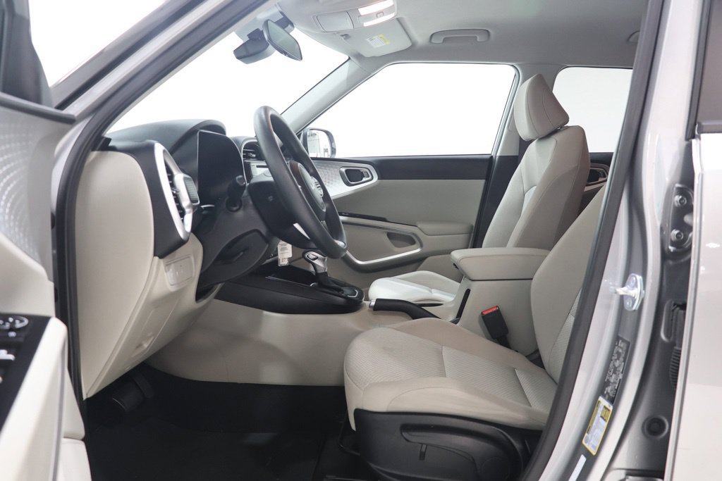 Used 2025 Kia Soul LX w/ LX Technology Package FWD image 20