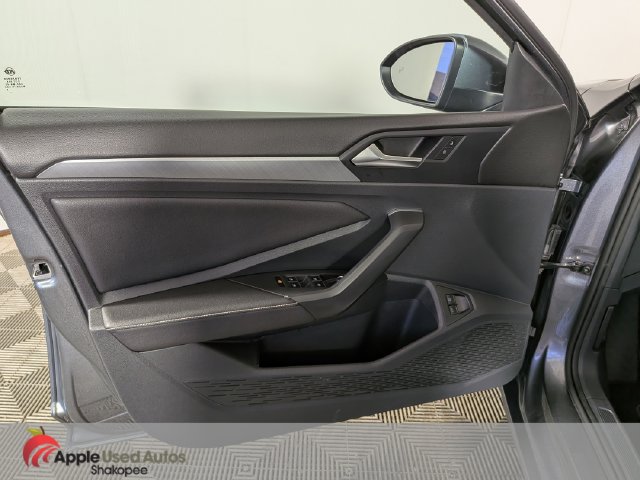 Used 2024 Volkswagen Jetta SE FWD image 10