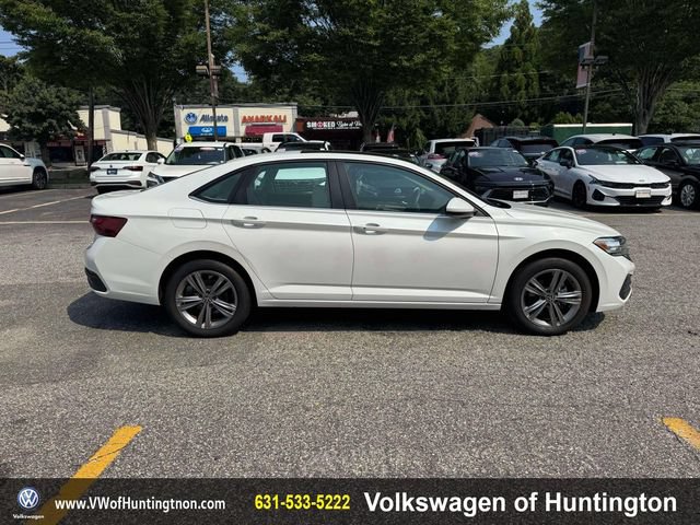 Certified 2023 Volkswagen Jetta SE w/ Panoramic Sunroof Package FWD image 9