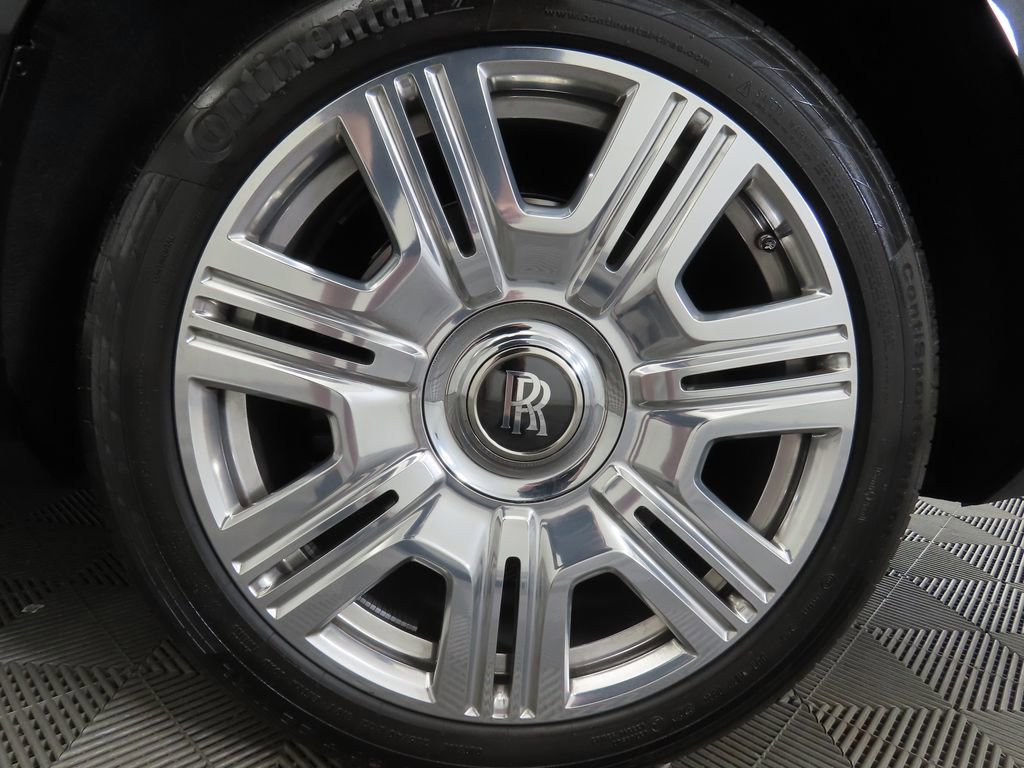 Certified 2023 Rolls-Royce Cullinan w/ Cullinan Package image 31