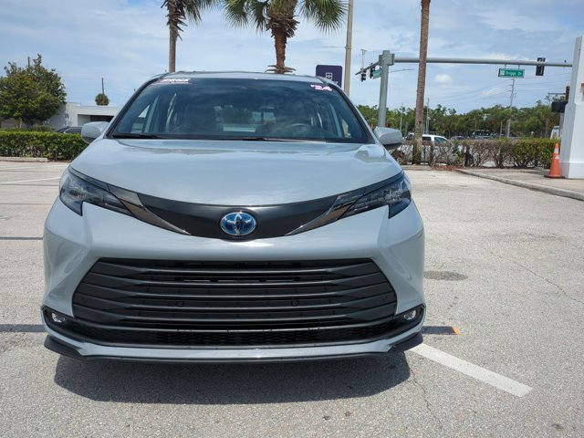 Certified 2024 Toyota Sienna XLE Woodland Edition AWD/4WD video 2