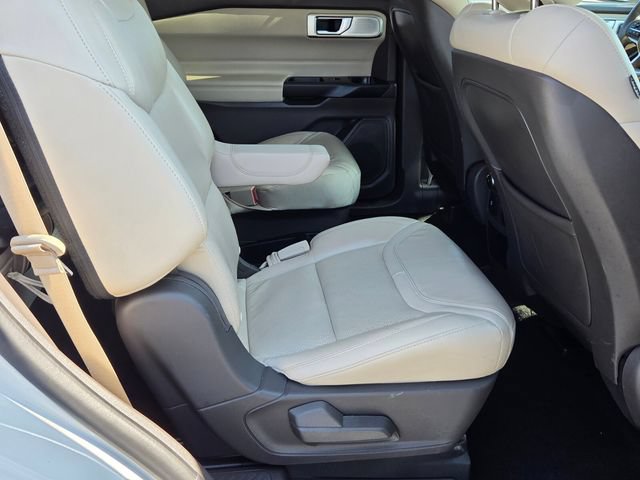 Used 2020 Ford Explorer Platinum w/ Premium Technology Package AWD/4WD image 17