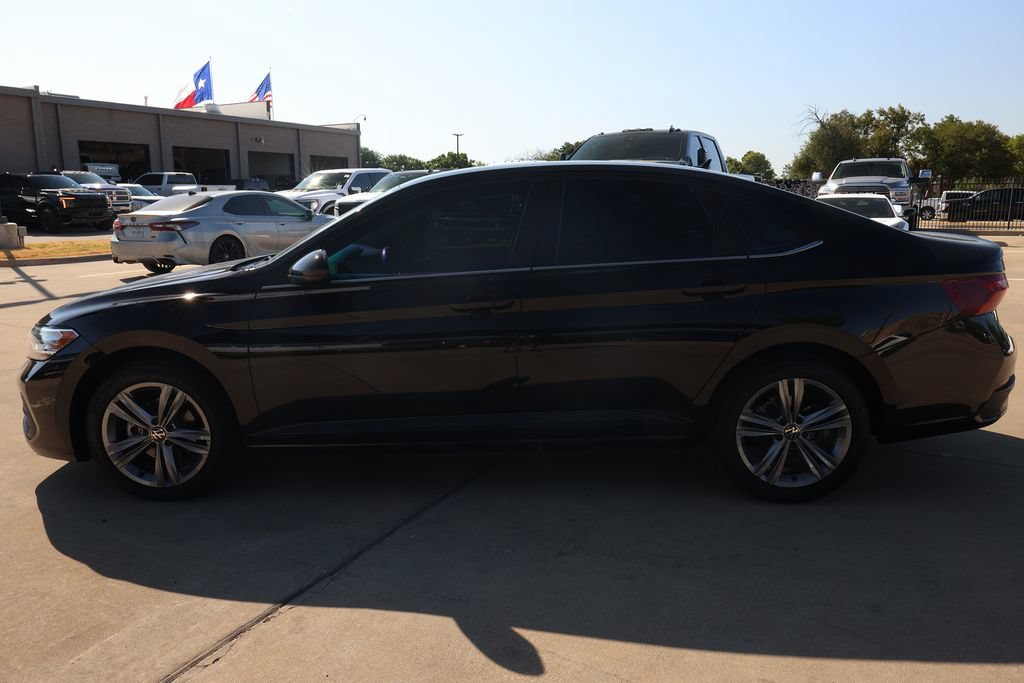 Used 2024 Volkswagen Jetta SE FWD image 8