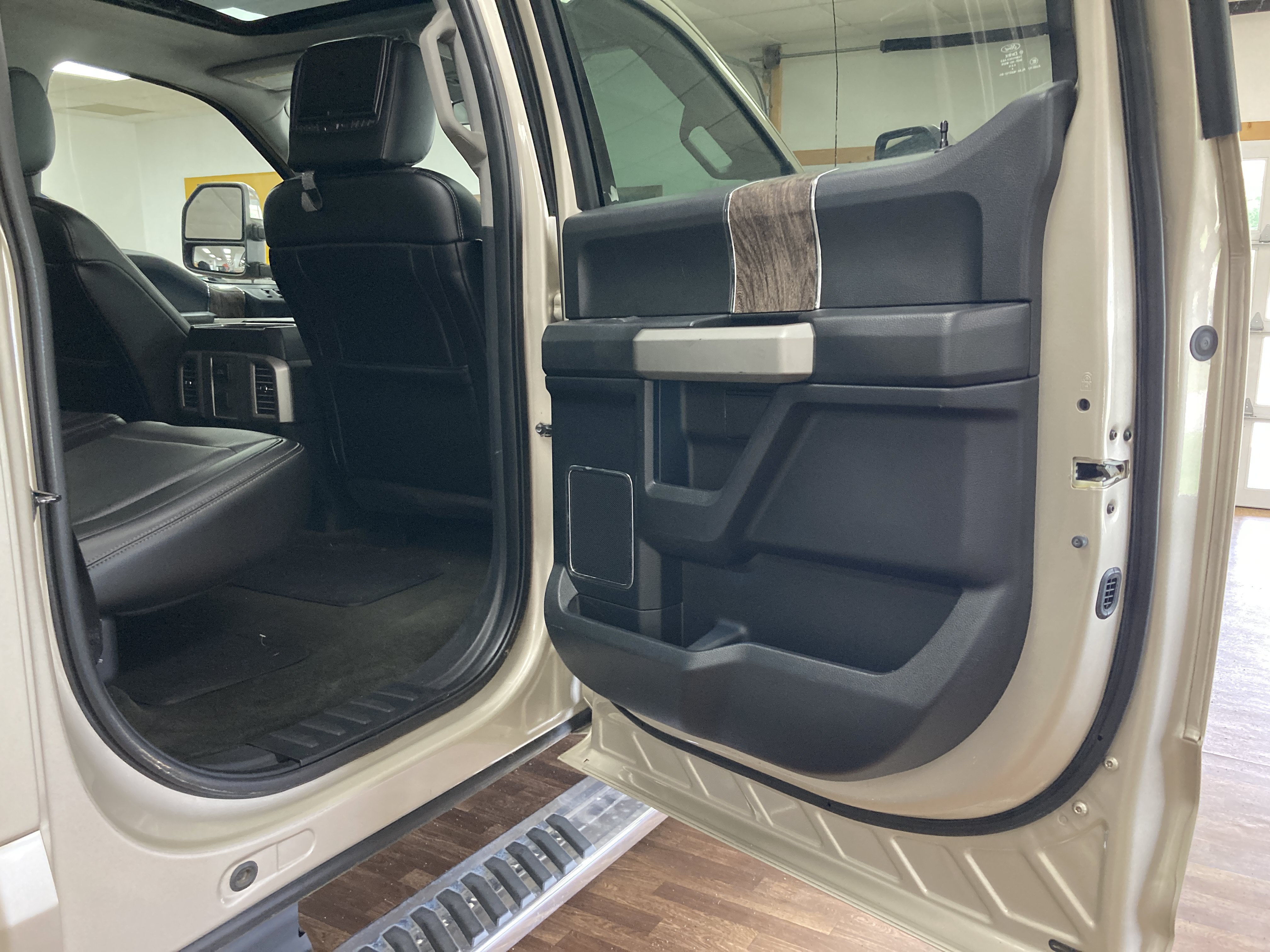 Used 2017 Ford F350 Lariat w/ Lariat Ultimate Package AWD/4WD image 18