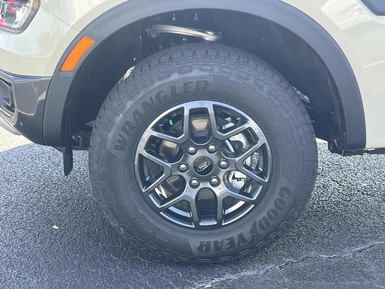 New 2025 Ford Ranger XLT w/ FX4 Off-Road Package AWD/4WD image 26