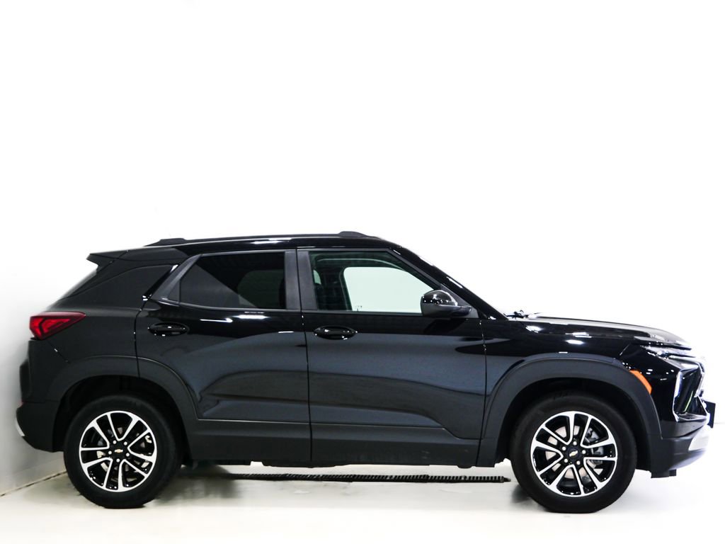 Used 2025 Chevrolet TrailBlazer LT FWD image 4