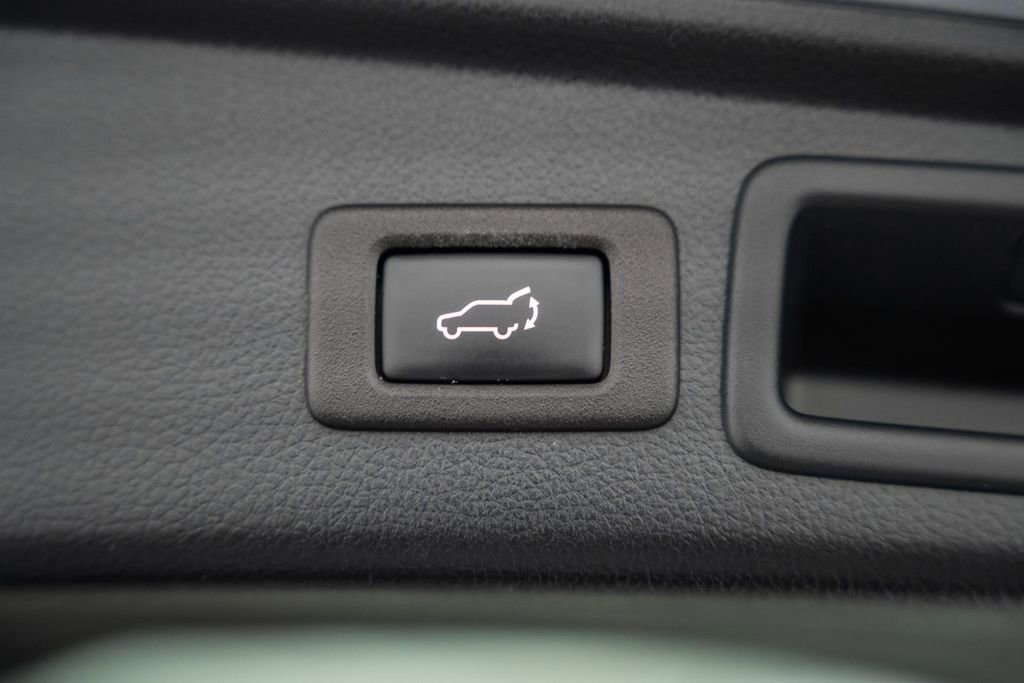 Used 2017 Subaru Forester 2.5i Limited AWD/4WD image 13