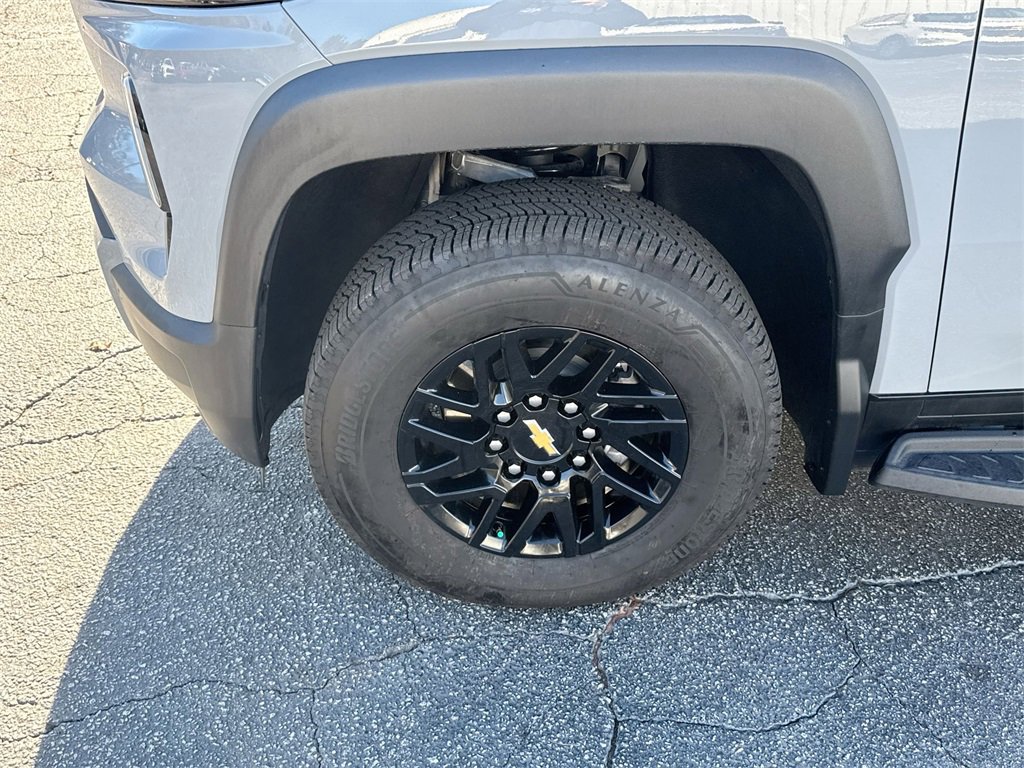 Used 2025 Chevrolet Silverado EV LT image 12