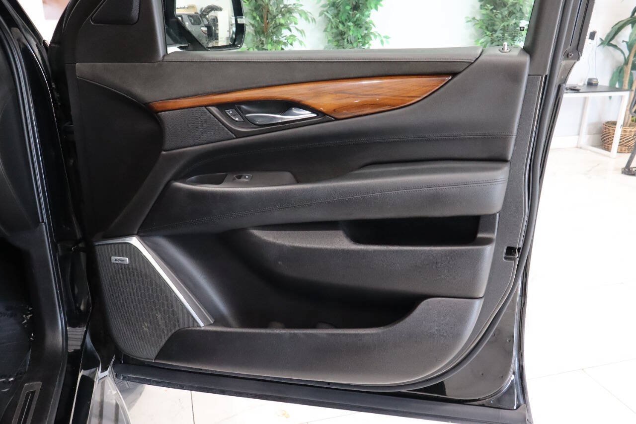 Used 2015 Cadillac Escalade Premium AWD/4WD image 30