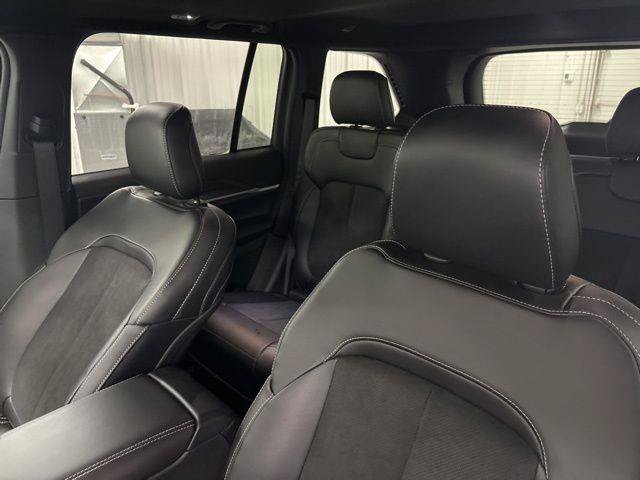 Used 2026 Jeep Grand Cherokee Altitude AWD/4WD image 10