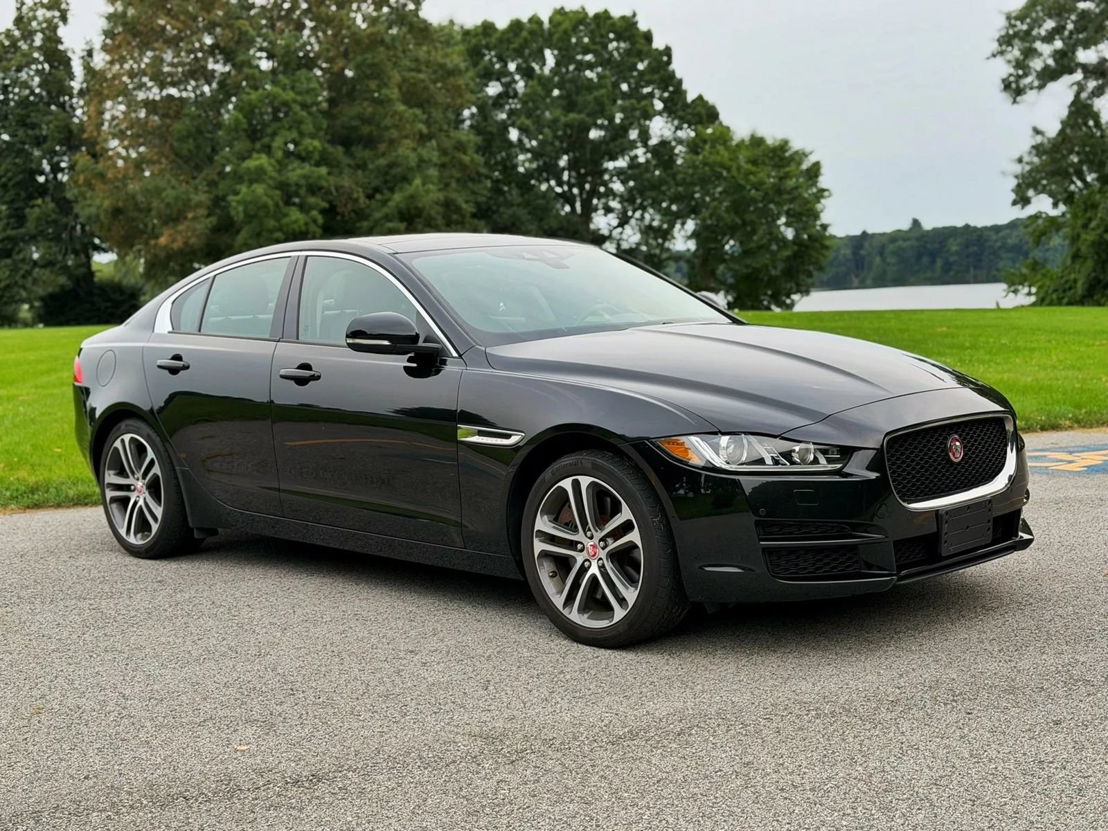 Used 2017 Jaguar XE Premium AWD/4WD image 2