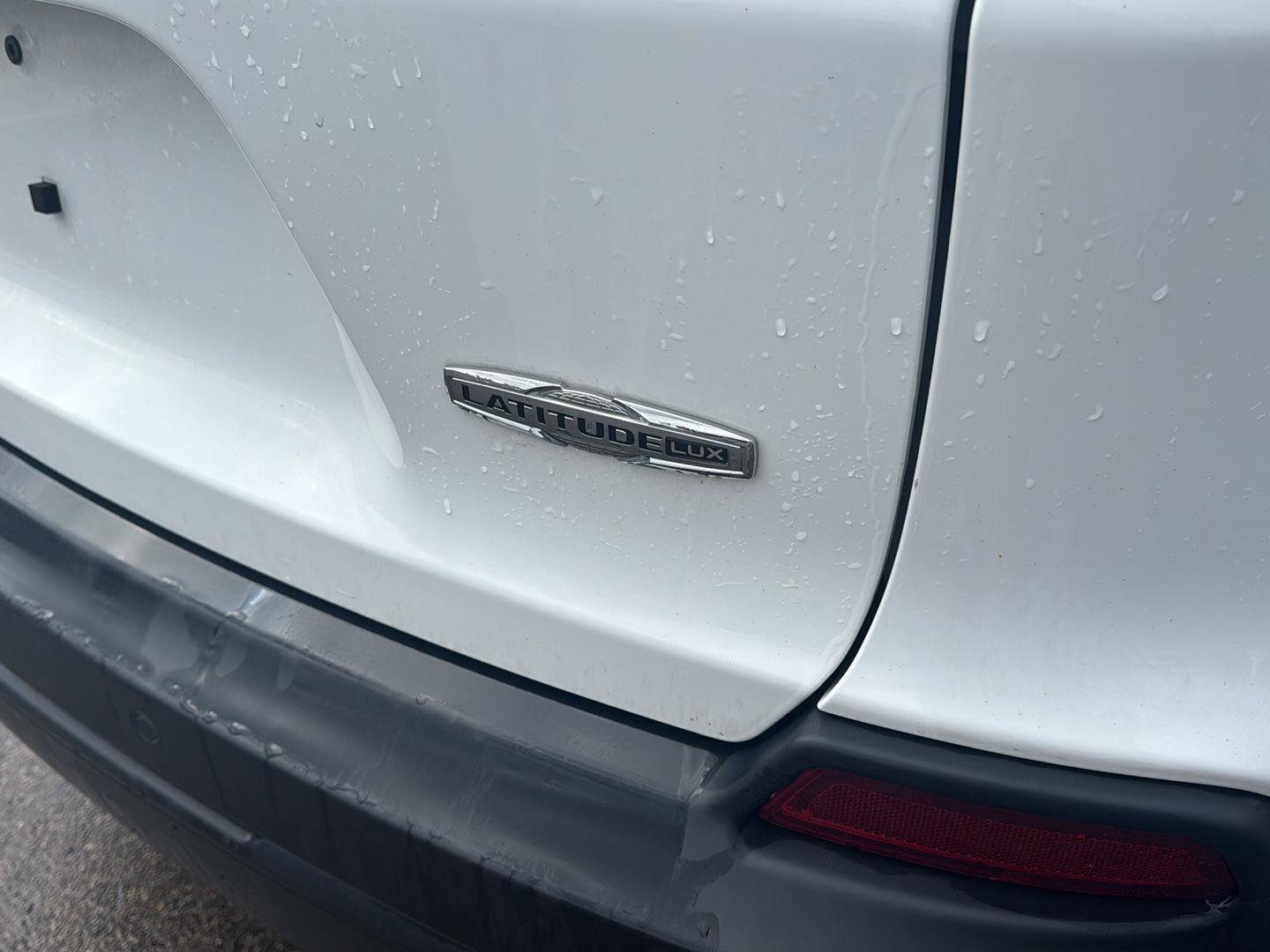 Used 2021 Jeep Cherokee Latitude Lux w/ Comfort/Convenience Group image 6