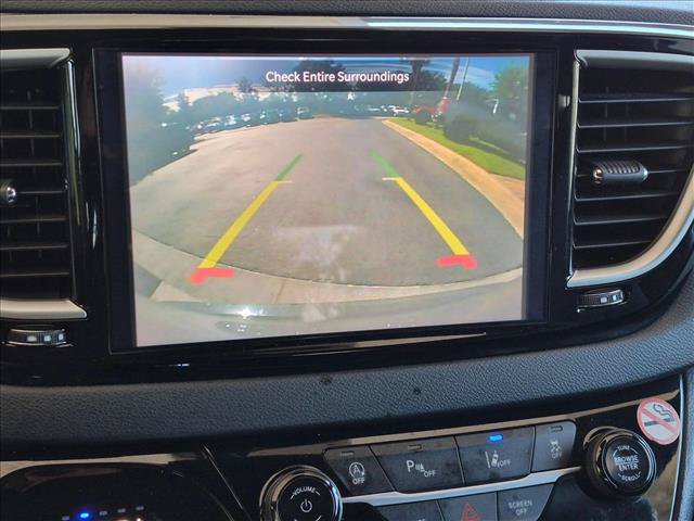 Used 2025 Chrysler Pacifica Select FWD image 12