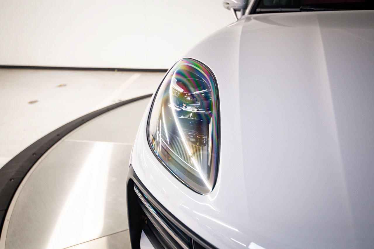 Certified 2023 Porsche Macan AWD/4WD image 13