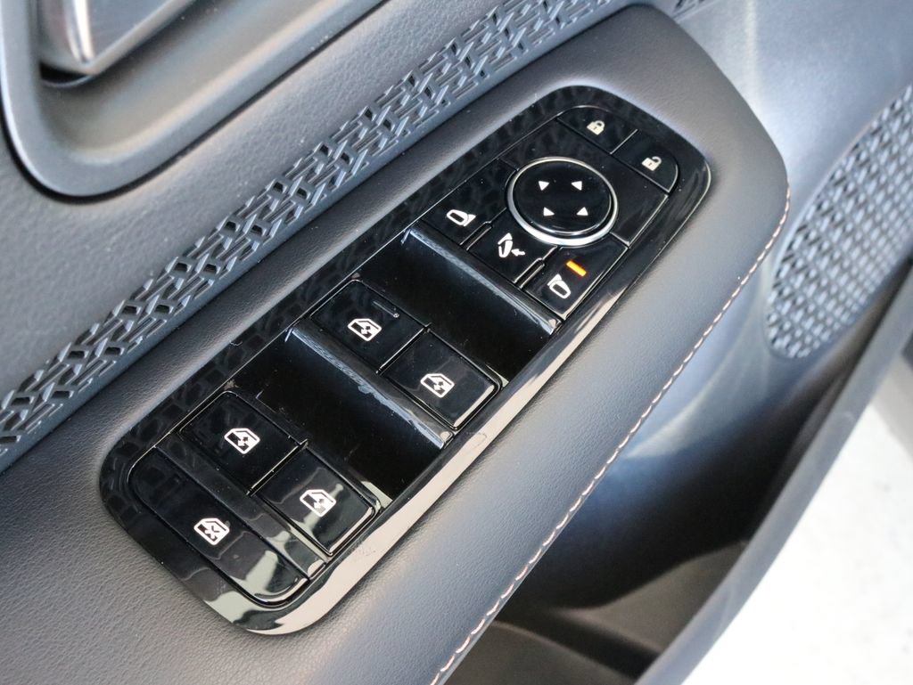 Used 2024 Nissan Ariya AWD image 27