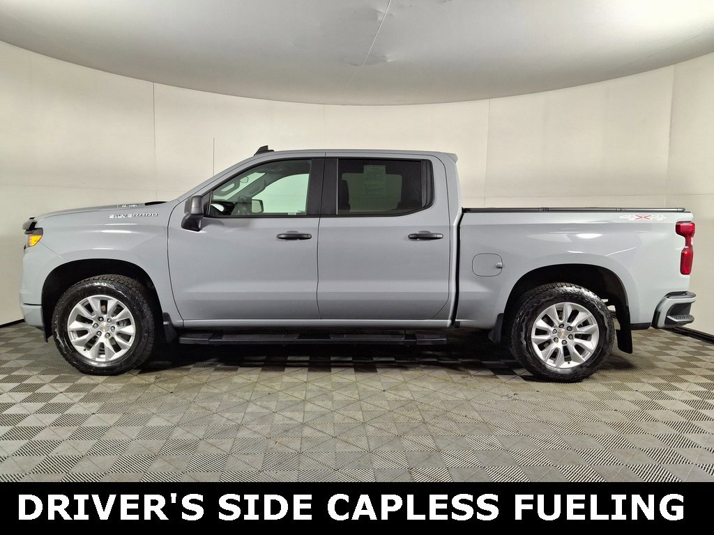 Used 2024 Chevrolet Silverado 1500 Custom image 2