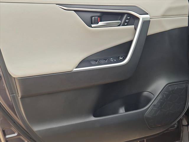 Used 2020 Toyota RAV4 Limited AWD/4WD image 11