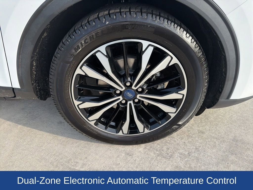 Certified 2021 Ford Escape SE w/ SE Sport Appearance Package image 12