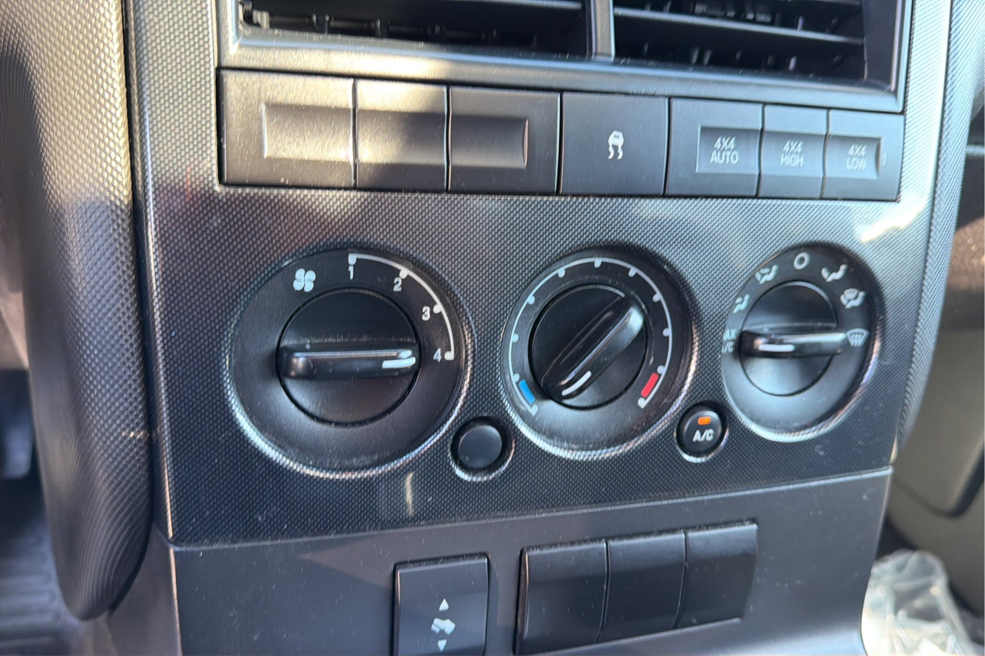 Used 2010 Ford Explorer Sport Trac XLT AWD/4WD image 24
