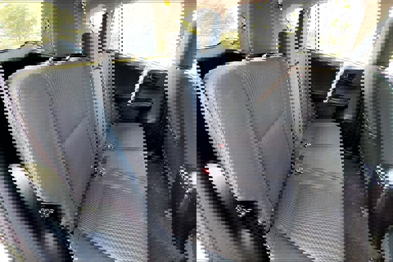 Used 2017 Toyota RAV4 LE image 18