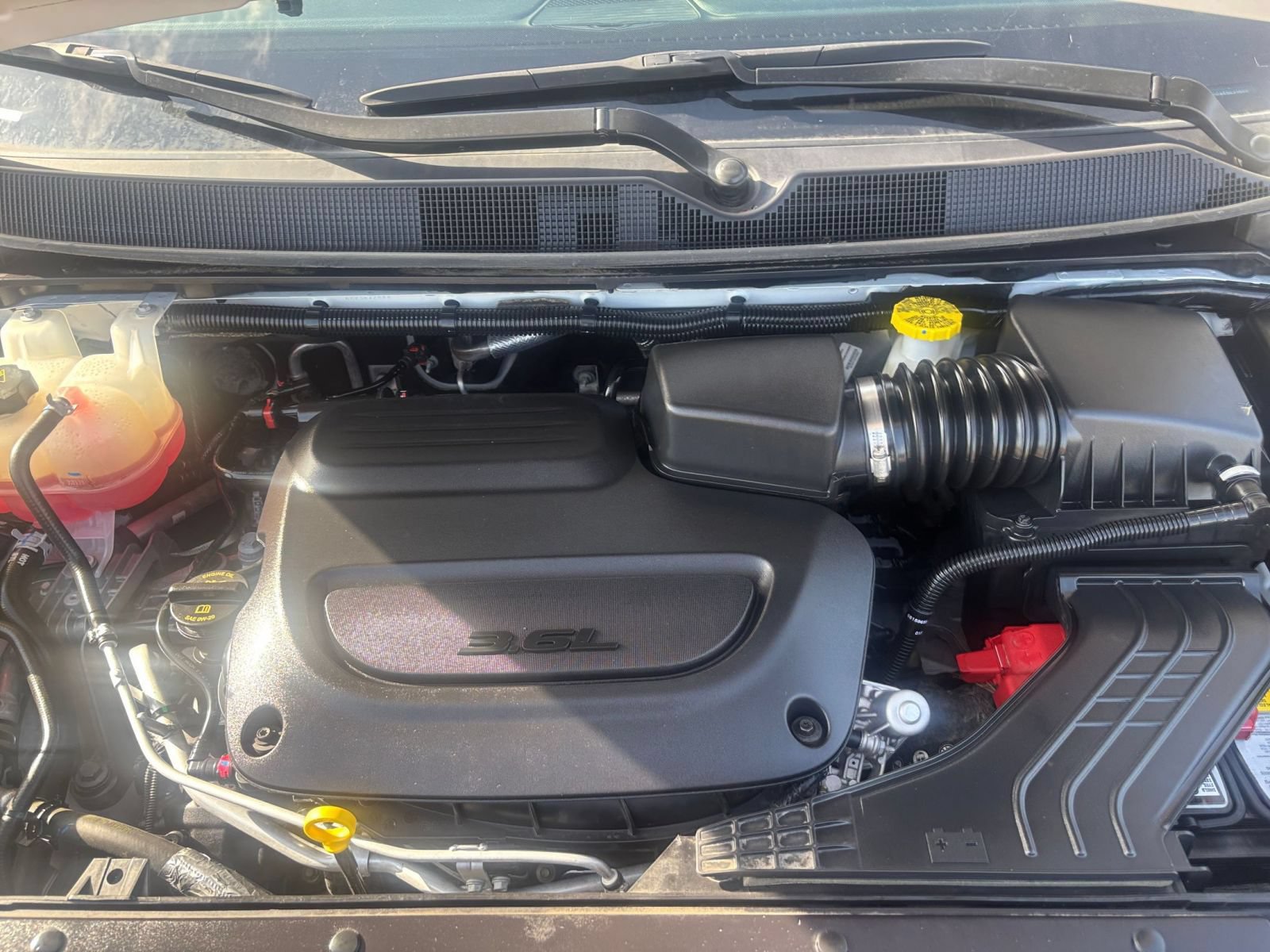 Used 2025 Chrysler Pacifica Limited FWD image 36