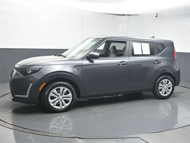 Used 2025 Kia Soul LX FWD image 4