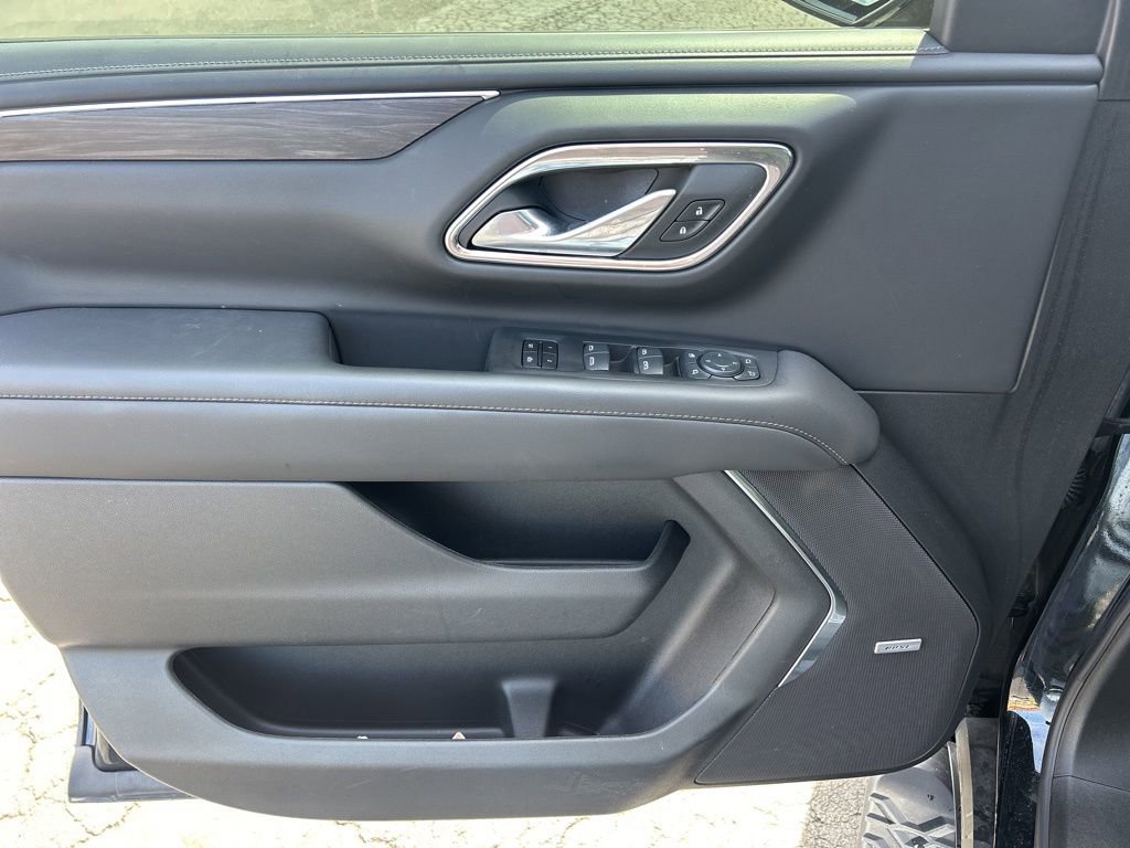 Used 2024 Chevrolet Suburban Z71 w/ Luxury Package AWD/4WD image 13