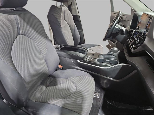 Used 2020 Toyota Highlander LE image 10