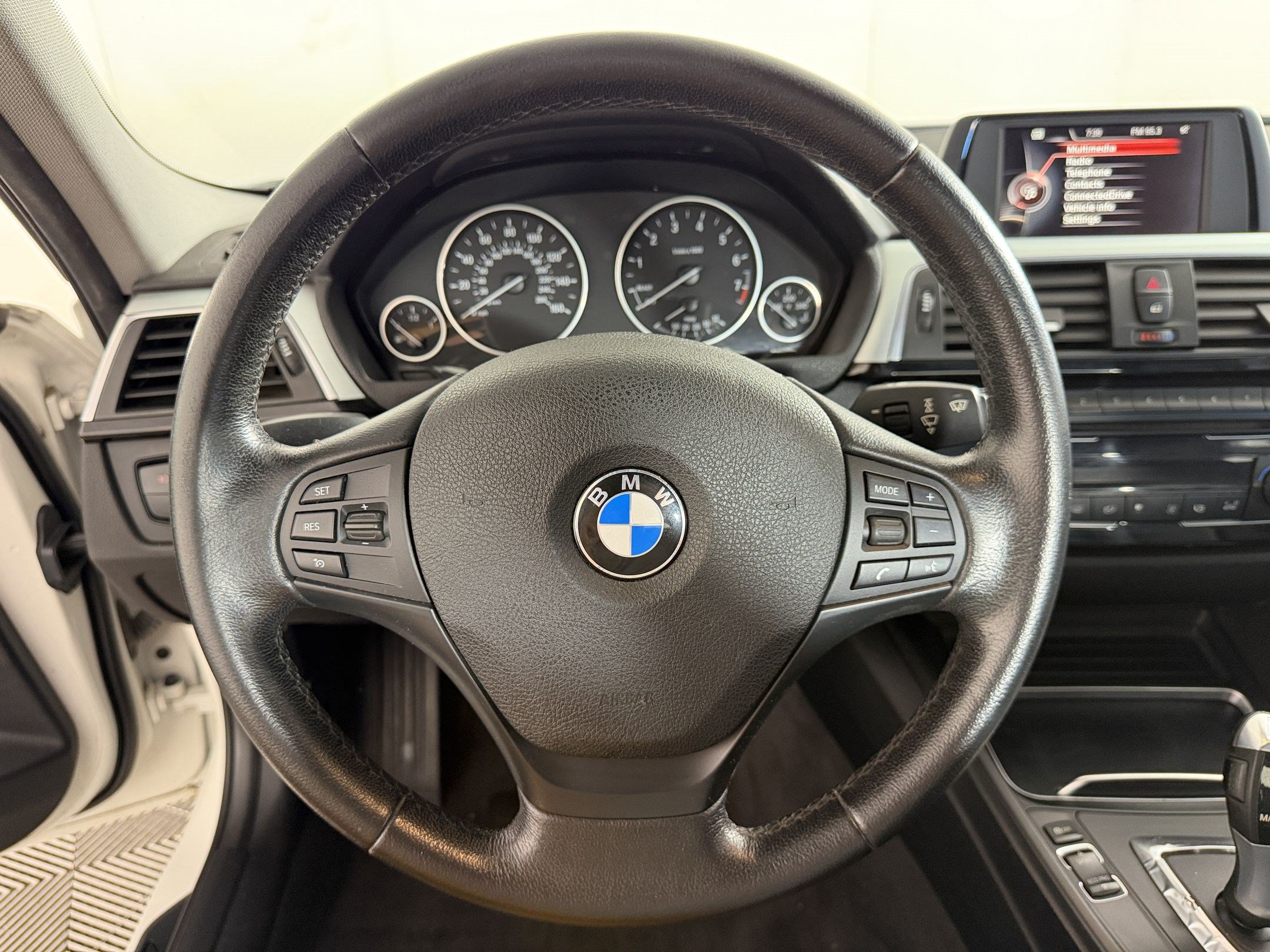 Used 2016 BMW 320i xDrive Sedan AWD/4WD image 11