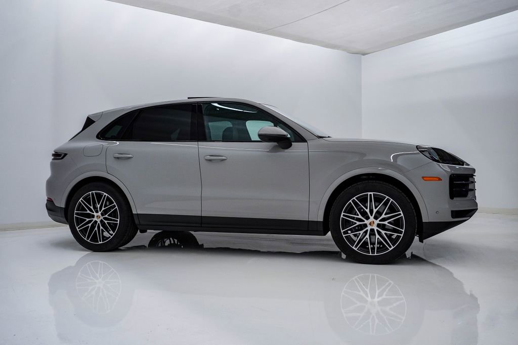 Certified 2025 Porsche Cayenne AWD/4WD image 9