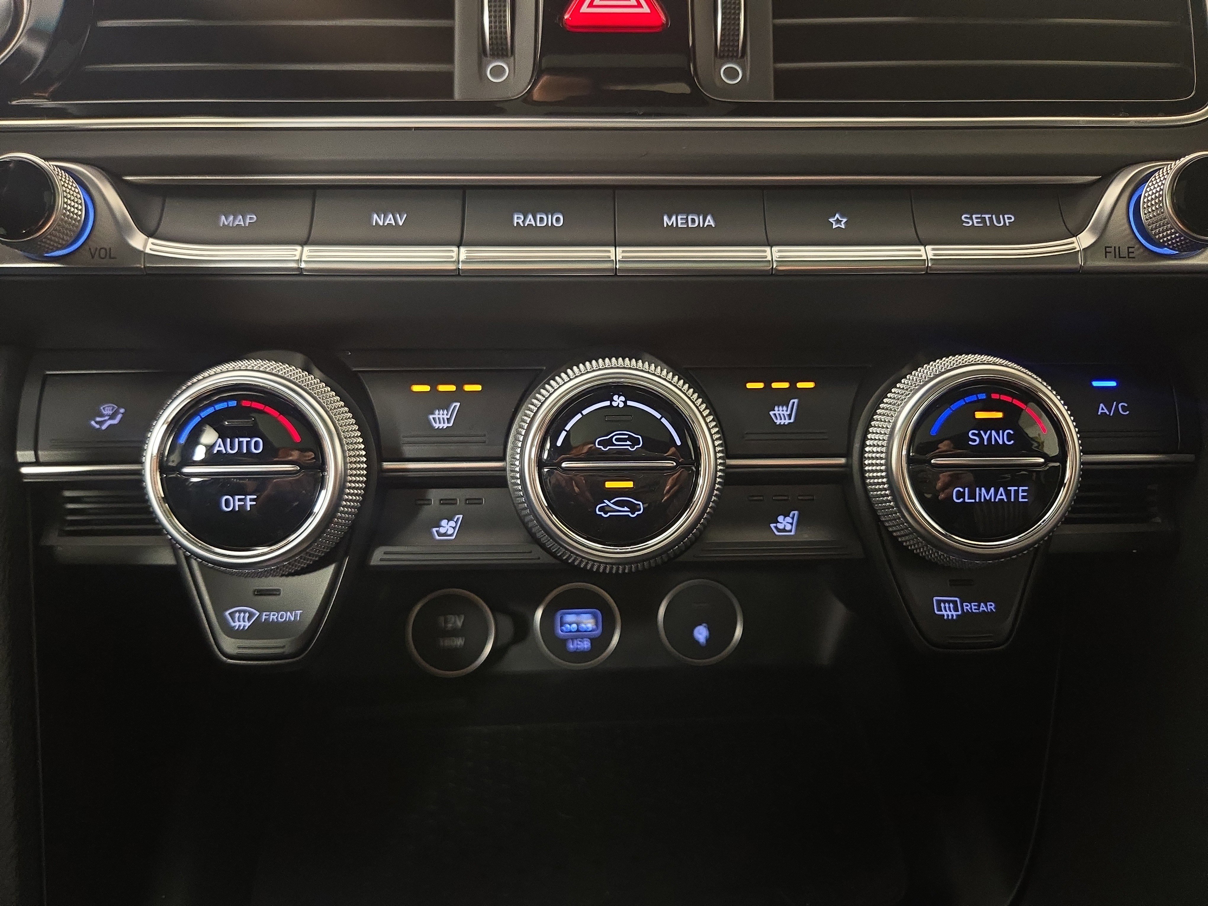 Used 2023 Genesis G70 2.0T w/ Sport Prestige Package RWD image 29