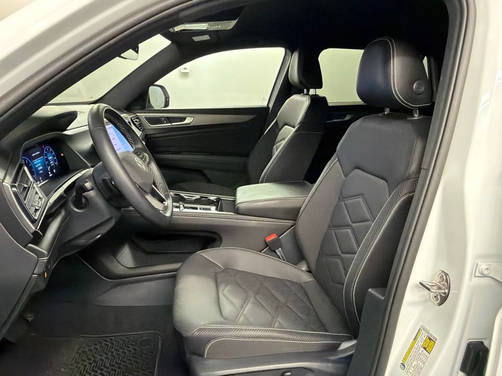 Used 2025 Volkswagen Atlas Cross Sport SE AWD/4WD image 23