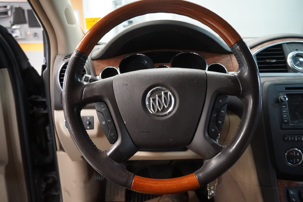 Used 2008 Buick Enclave CXL w/ Entertainment Package #3 FWD image 17