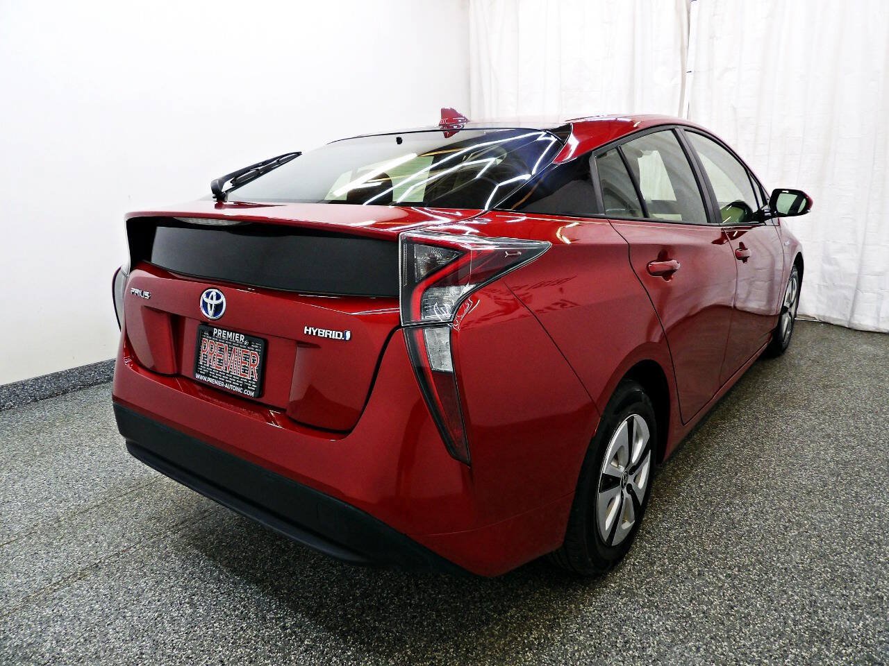 Used 2017 Toyota Prius Three w/ Carpet Mat Package FWD image 5