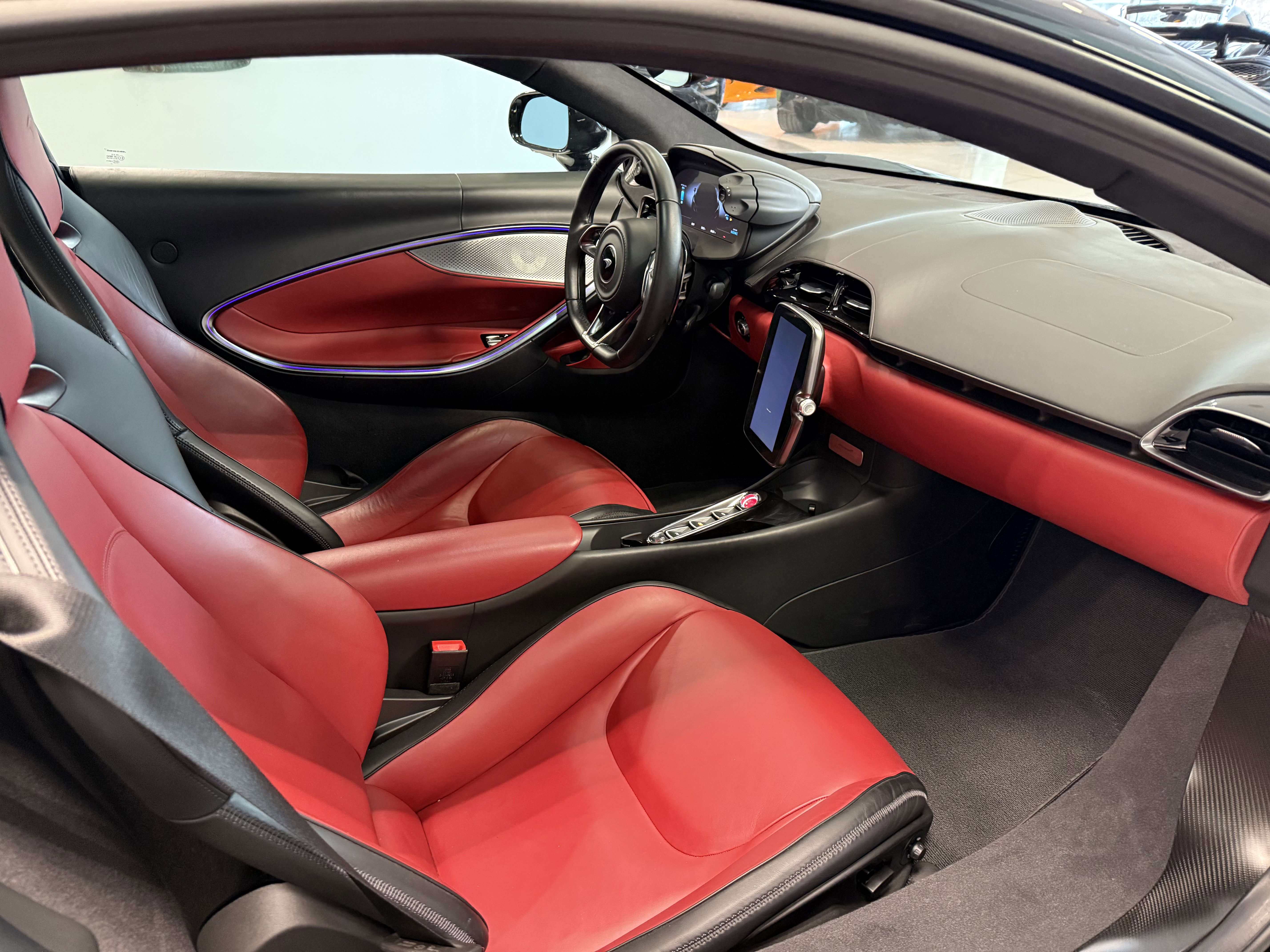 Used 2023 McLaren Artura RWD image 18