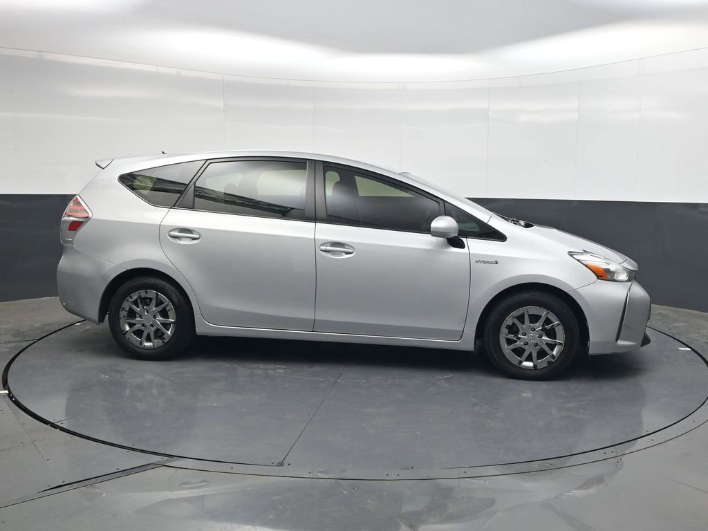 Used 2017 Toyota Prius V Two image 3