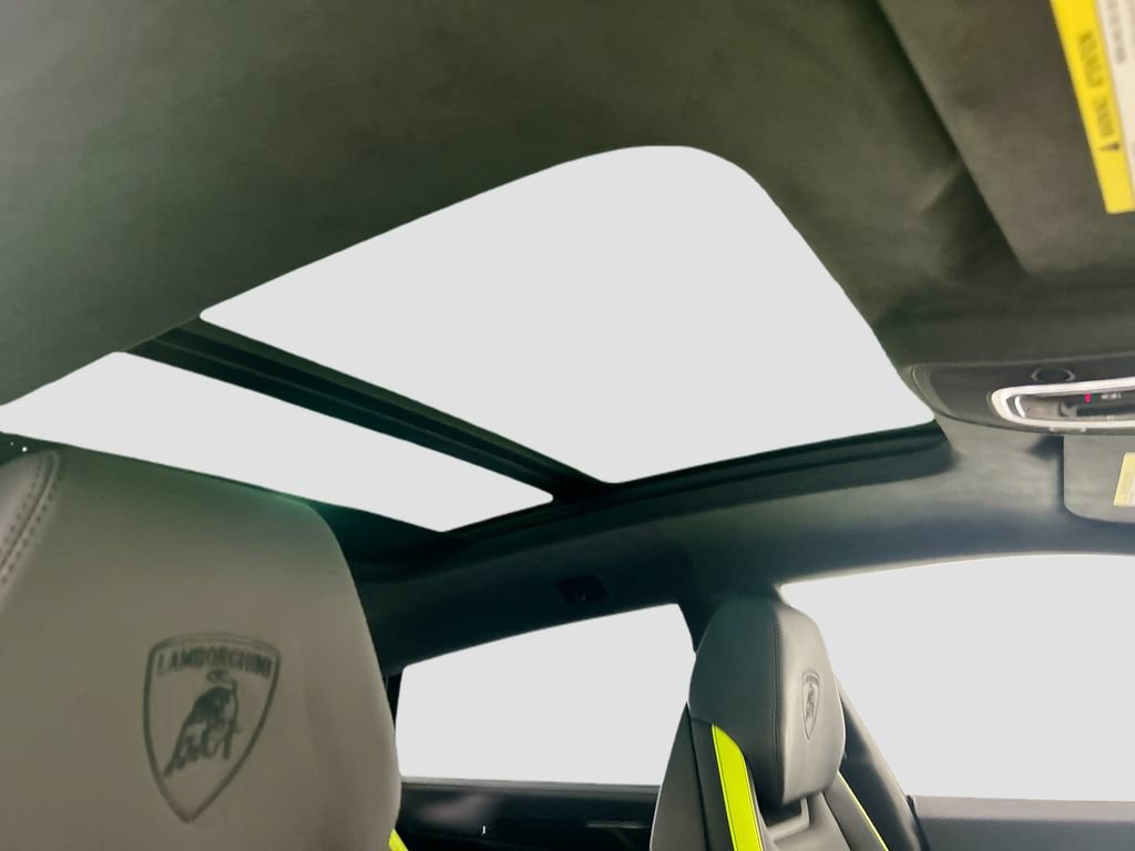 Used 2025 Lamborghini Urus SE AWD/4WD image 17