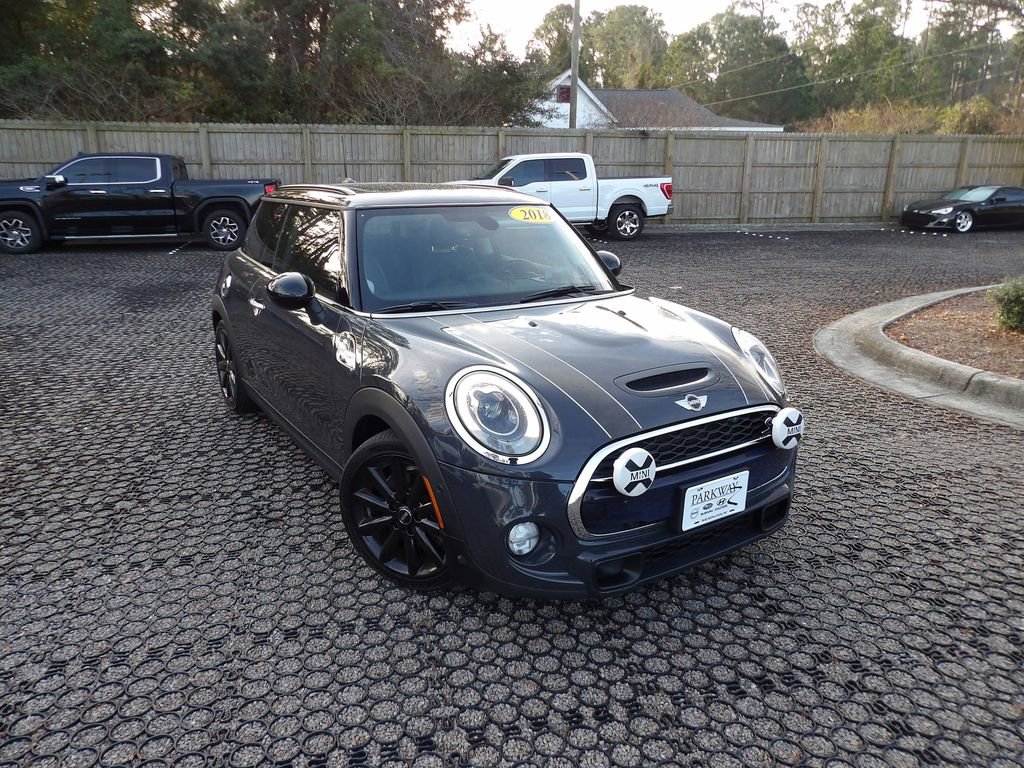 Used 2018 MINI Cooper S video 2