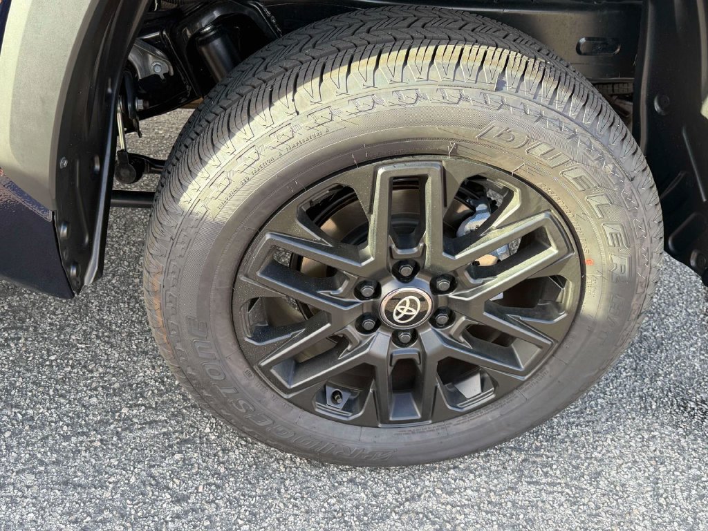 Used 2026 Toyota Tundra Limited AWD/4WD image 32